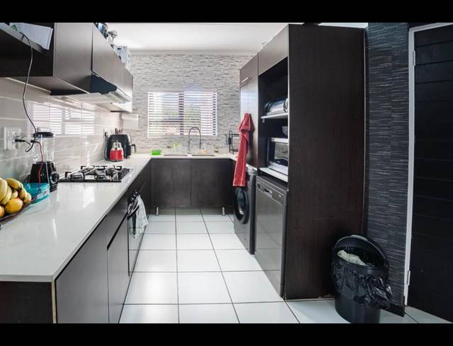 3 BEDROOM APARTMENT FOR SALE IN GREENSTONE HILL